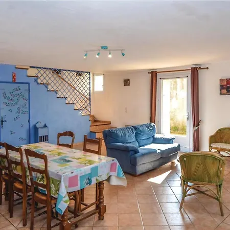 Gorgeous In With Kitchen Holiday home